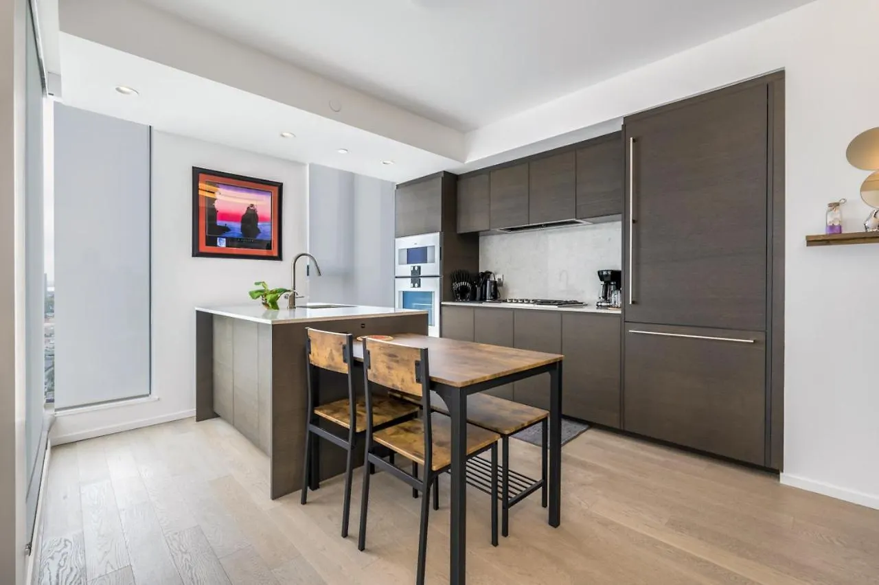 Skyline Retreat 2Br Condo Stunning City Views Vancouver Apartament