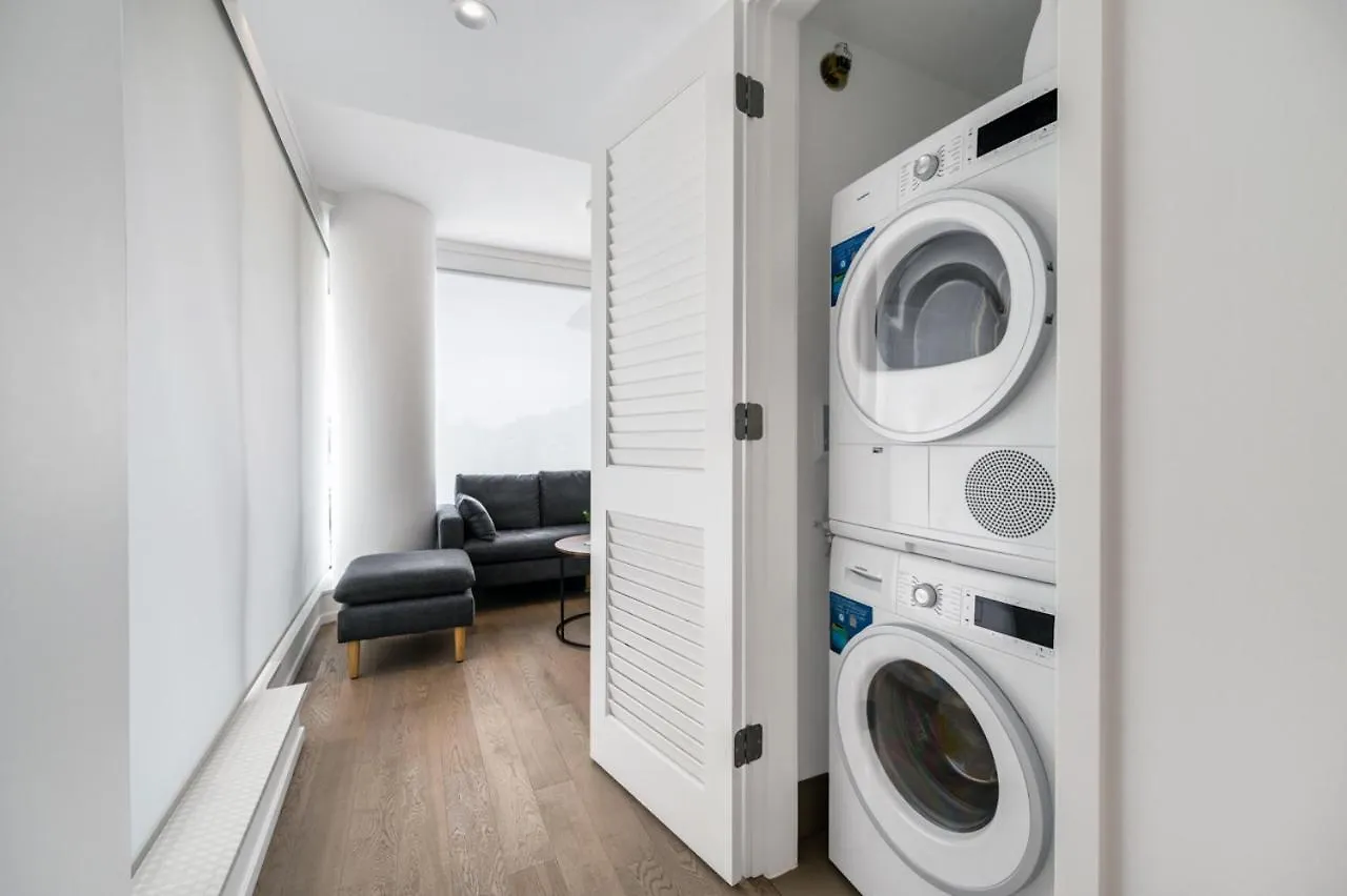 Skyline Retreat 2Br Condo Stunning City Views 밴쿠버 캐나다